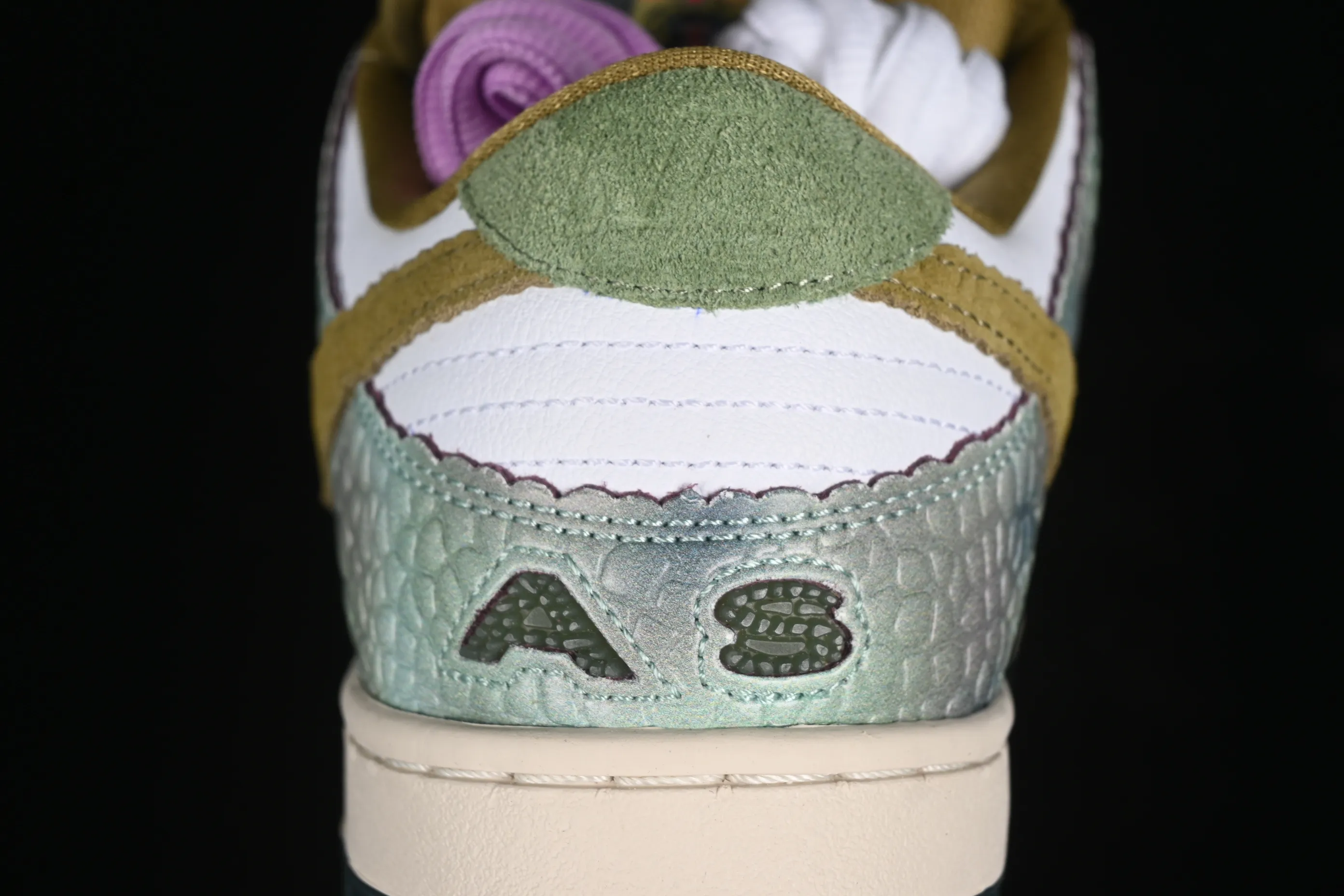 All Categories Nk SB Dunk Series Nk SB Dunk Low Low-top sneakers C version Alexis Sablone x Nk SB Dunk Low Reptile SB low-top casual sneakers HJ3386-300